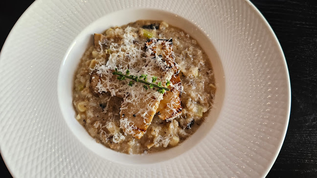 Opinii despre Under Der Linden: Café | Pets Friendly | Events Space | Restaurant | One North | Portsdown | Coffee în Singapore - Hospitality and gastronomy