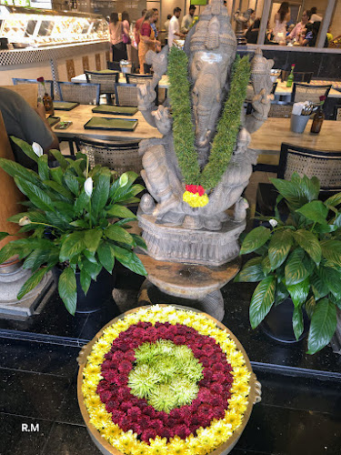 Muthu's Curry - Hospitality and gastronomy