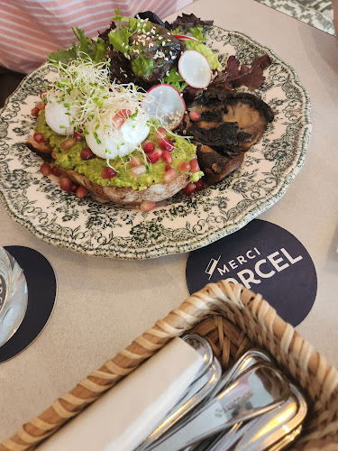 Comentarii opinii despre MERCI MARCEL EAST COAST