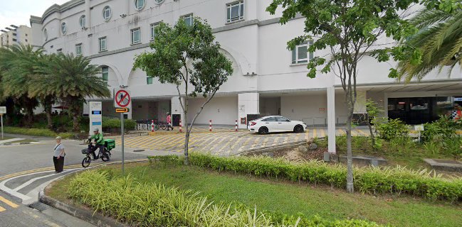 Tip Top Curry Puff @ Compass One